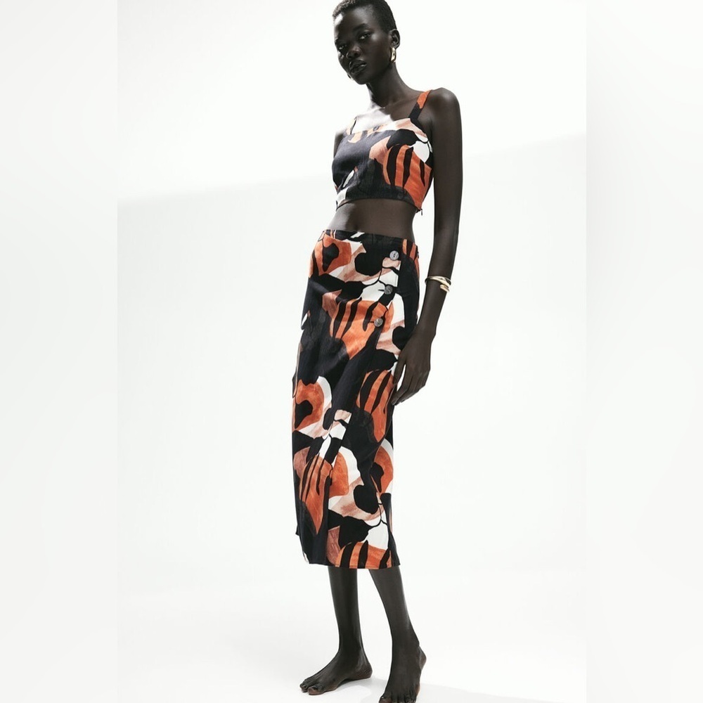 H&M - Tropical Floral Three Button Lightweight  Linen Blend Midi Skirt Size 4